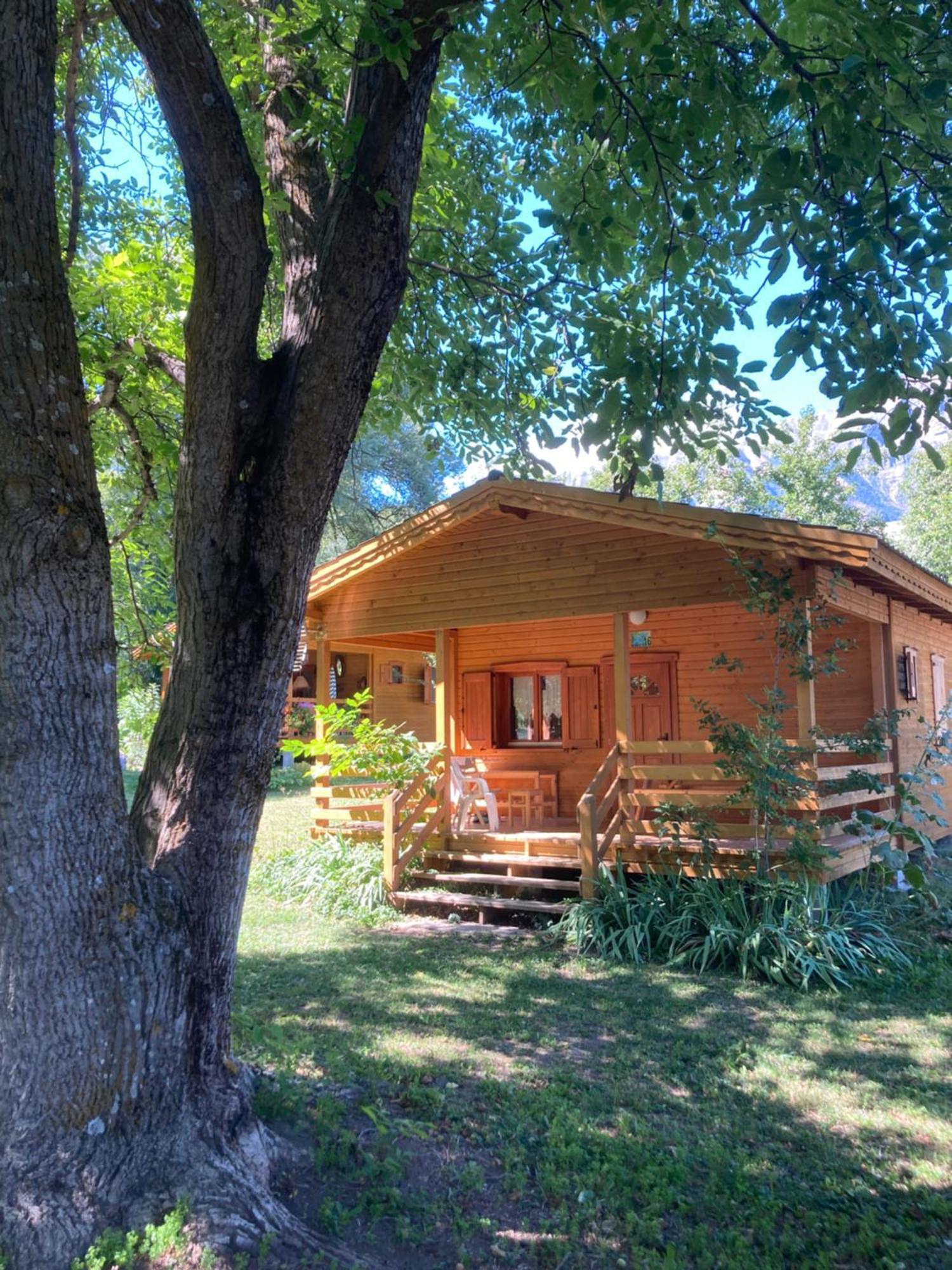 Camping, Hotel De Plein Air Les Cariamas Шатору-лез-Альп Экстерьер фото