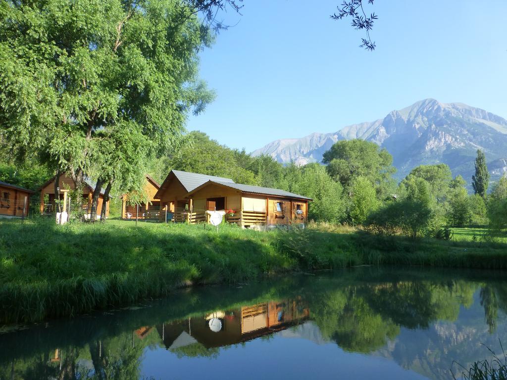 Camping, Hotel De Plein Air Les Cariamas Шатору-лез-Альп Экстерьер фото
