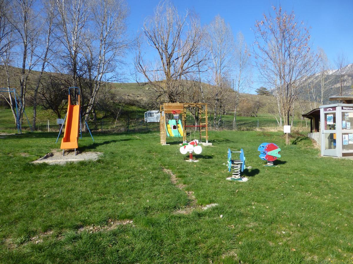 Camping, Hotel De Plein Air Les Cariamas Шатору-лез-Альп Экстерьер фото