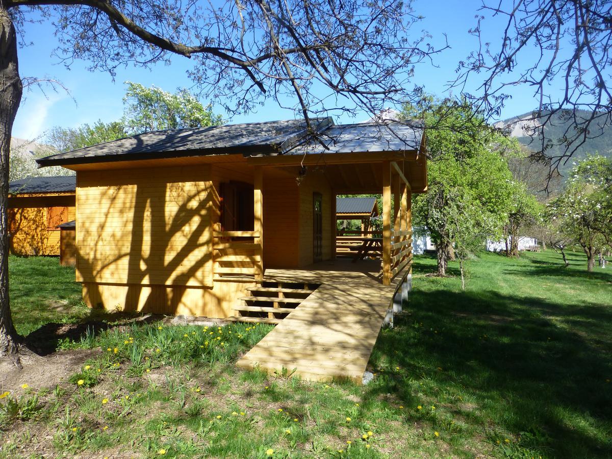 Camping, Hotel De Plein Air Les Cariamas Шатору-лез-Альп Экстерьер фото